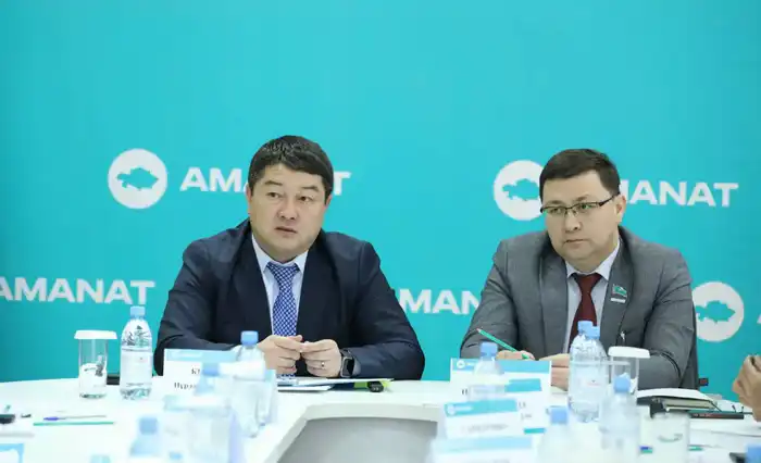 В Мангистауской области состоялось заседание депутатской фракции партии «АМАNАТ» (2)