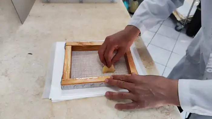 В Национальном центре рукописей и редких книг впервые начали внедрять метод ручного литья бумаги (5)