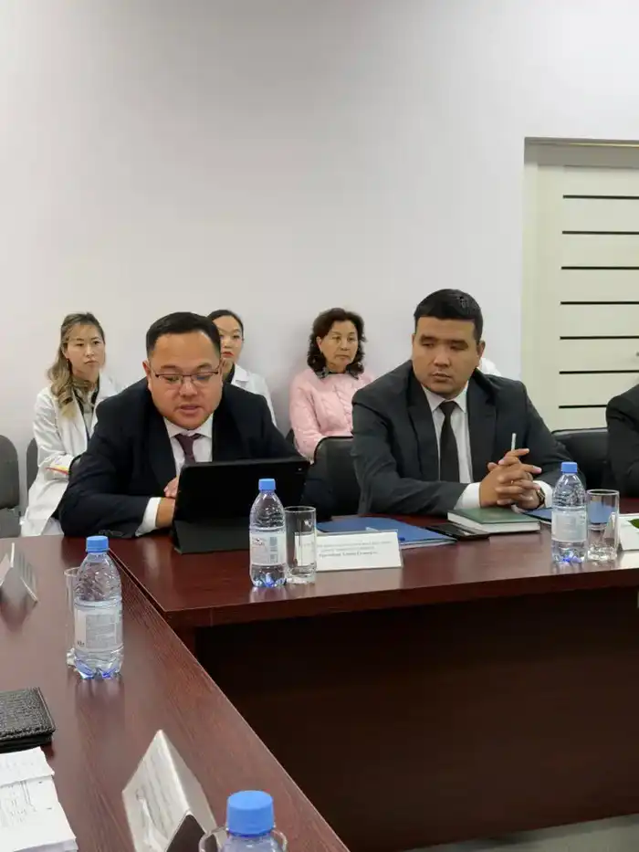 В Астанинском ботаническом саду состоялось совещание с участием депутатов Парламента (5)