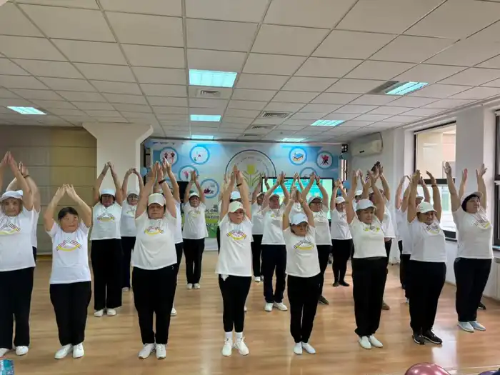 Выпускной для пожилых: столичные пенсионеры завершили курс гимнастики Айкуне (3)