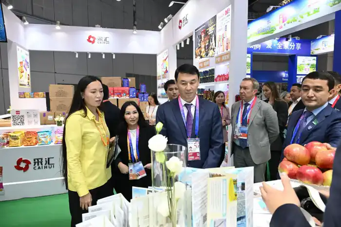 Аким Алматы посетил Международную импортную выставку в Шанхае (3)