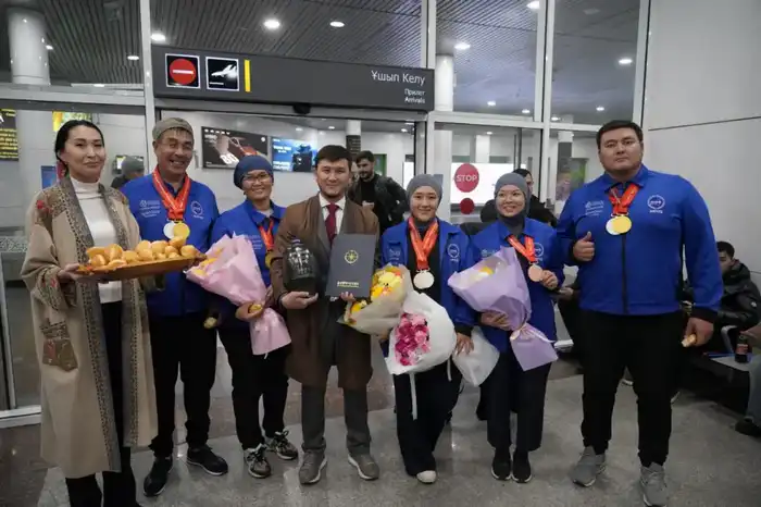 Столичные спортсмены, ставшие лучшими на Кубке мира по стрельбе из лука, вернулись домой (5)