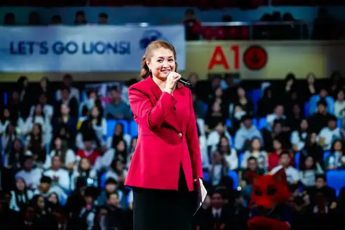 В Астане раскрыли самый большой флаг «Закон и порядок» на посвящении в студенты (5)