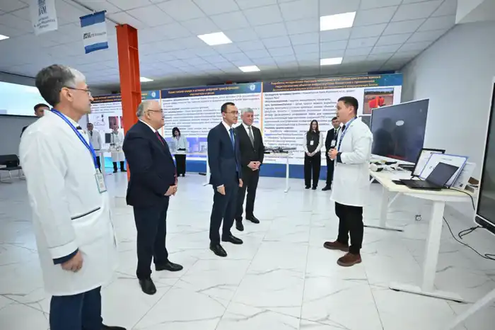 ПРЕДСЕДАТЕЛЬ СЕНАТА ОЗНАКОМИЛСЯ С НАУЧНЫМ ПОТЕНЦИАЛОМ BUKETOV UNIVERSITY (9)