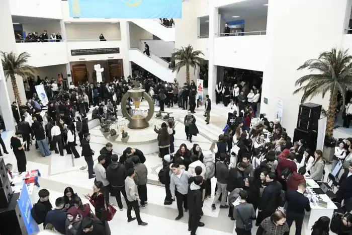 В Астане прошла очередная ярмарка вакансий для молодежи (5)