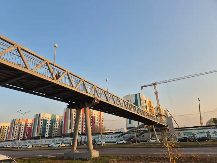 Надземный переход в Наурызбайском районе