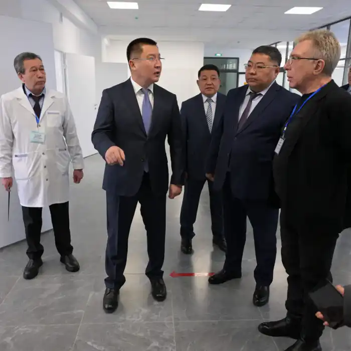 Аким Павлодарской области проверил реализацию инфраструктурных проектов в Аксу (9)