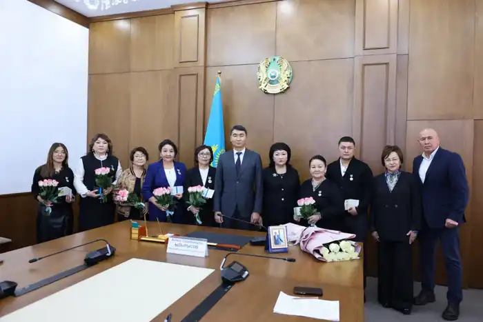 ЛУЧШИЕ РАБОТНИКИ СФЕРЫ ЗДРАВООХРАНЕНИЯ БЫЛИ НАГРАЖДЕНЫ (6)