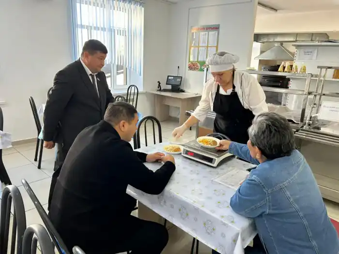 В Жетісу качество питания и безопасность в образовательных учреждениях взята на общественный контроль (4)