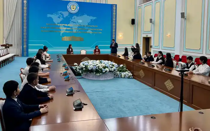 Школьникам города Косшы представили историю становления дипломатии независимого Казахстана (3)