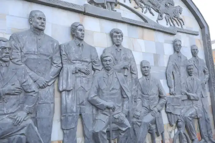 В День Независимости актюбинцы возложили цветы к мемориальному комплексу «Азаттықтың ақ таңы» (5)