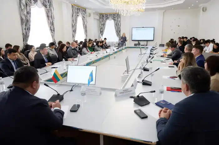 Профессор литовского университета консультирует костанайских предпринимателей на базе КРУ (10)