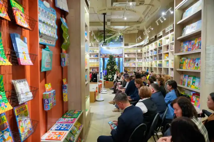 В Астане школам и библиотекам вручили цифровые учебные станции, работающие без интернета (5)