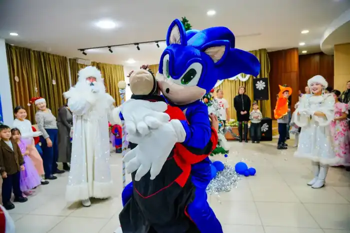 Новогоднюю елку для особенных детей провела столичная АНК (9)