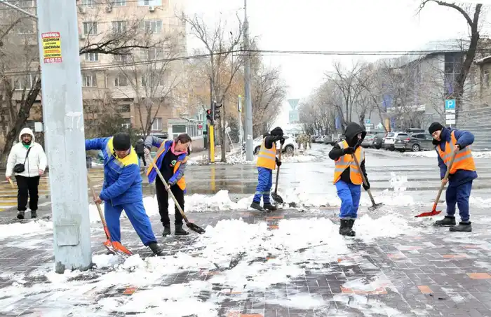 В Алматы будет усилена готовность коммунальных служб к новогодним праздникам (7)
