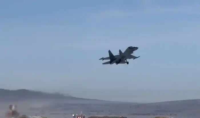 Военные летчики посвятили учебно-тренировочные полеты выдающемуся полководцу Бауыржану Момышулы (7)