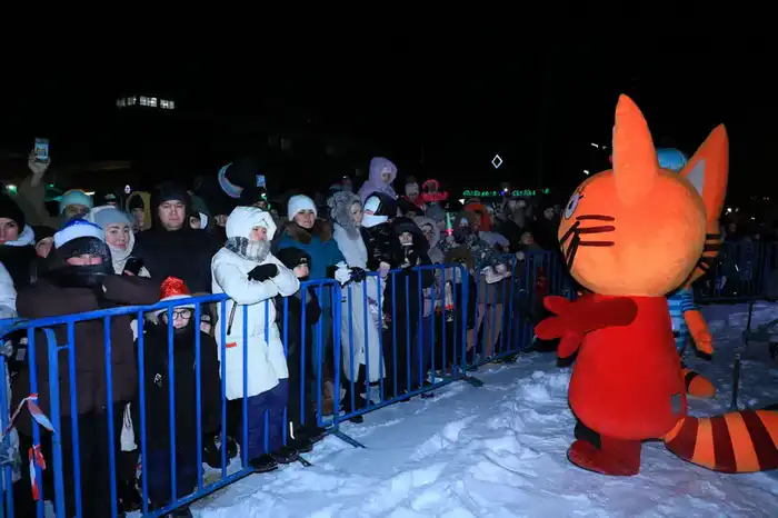 В Караганде зажгли главную новогоднюю ёлку (4)