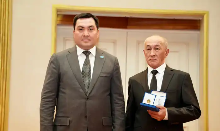 Госнаграды за свет и тепло: Министр энергетики Ерлан Аккенженов поздравил работников отрасли с профессиональным праздником (10)