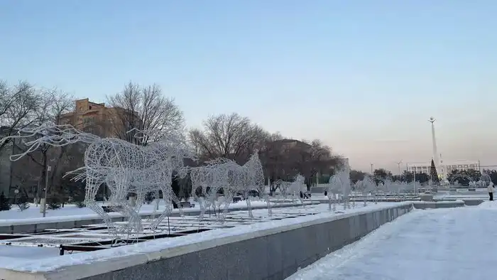 Караганда готовится к Новому году: главную ёлку города зажгут 26 декабря (8)