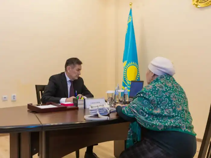 Аким ВКО провел приём граждан по личным вопросам (5)