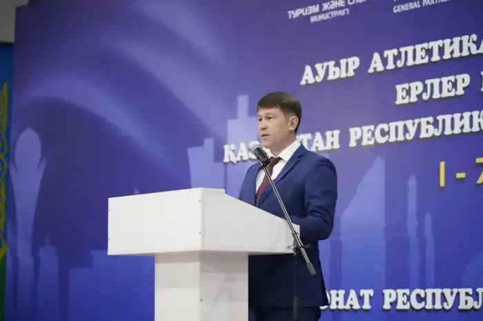 В Астане стартовал чемпионат страны по тяжелой атлетике (7)