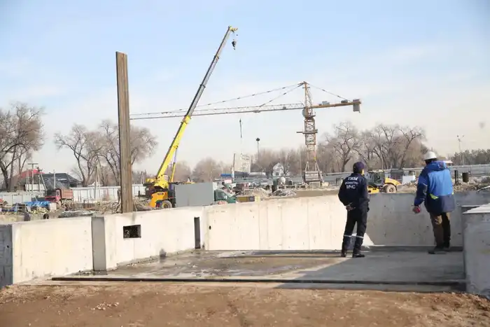 Дархан Сатыбалды ознакомился с ходом строительства новой станции метро «Калкаман» (2)