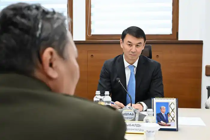 Аким Алматы Дархан Сатыбалды провел прием граждан (2)