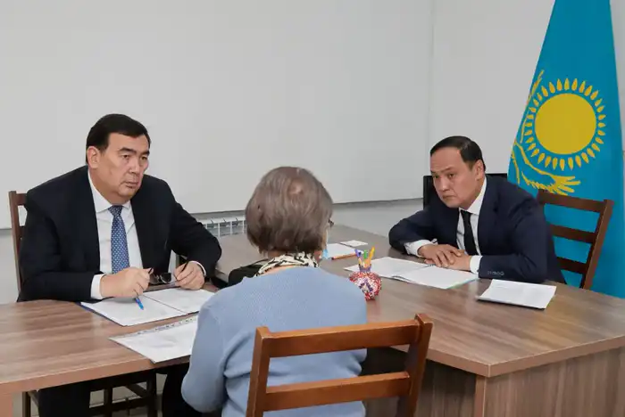 Аким Жамбылской области провёл приём граждан (2)