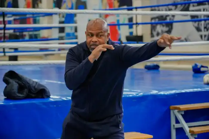 Звезда бокса Рой Джонс провел мастер-класс для молодежи в Астане (7)