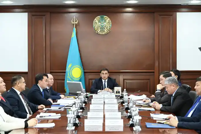 Рассмотрены вопросы развития и цифровизации обрабатывающей промышленности (6)