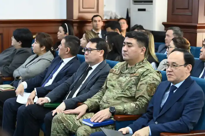 Рассмотрены вопросы развития и цифровизации обрабатывающей промышленности (5)