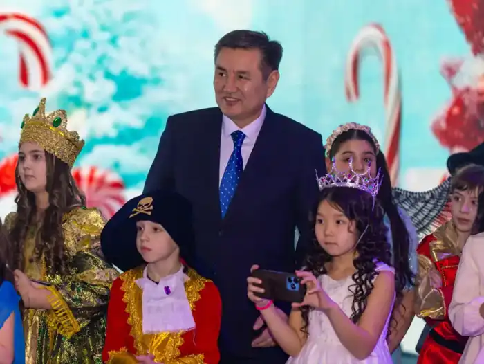 В ВКО прошли праздничные ёлки от имени Президента страны и акима области (3)