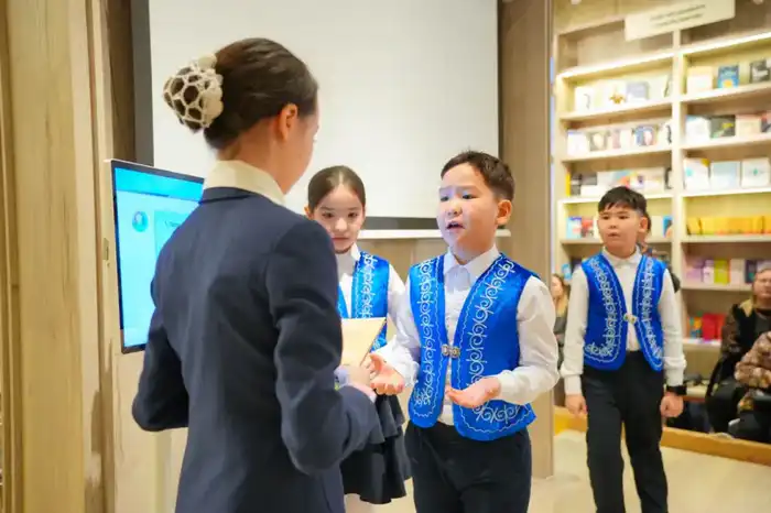 В Астане школам и библиотекам вручили цифровые учебные станции, работающие без интернета (2)