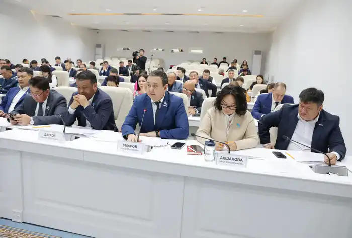Ербол Карашукеев принял участие в расширенном заседании депутатской фракции партии «AMANAT» (4)