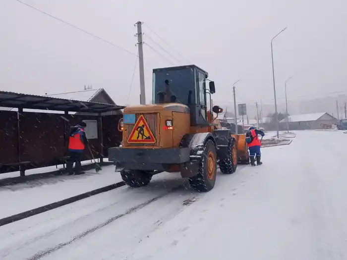 Свыше 1 тыс. единиц спецтехники задействовано в снегоуборочных работах днем в Астане (2)