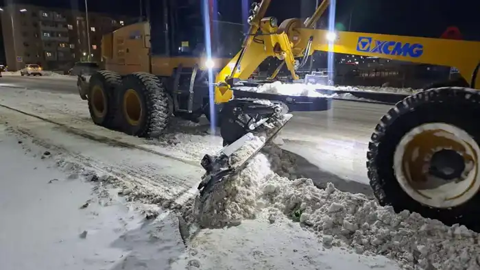 Более 1 200 единиц спецтехники задействованы в снегоуборочных работах в Астане в ночную смену (3)