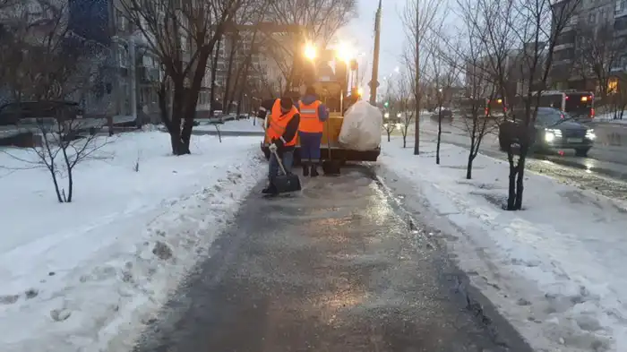 В работе по уборке улиц Астаны задействовано более 1,4 тысячи единиц коммунальной техники (3)