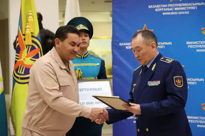 Министр обороны поблагодарил участников международного музыкального фестиваля в Катаре (4)