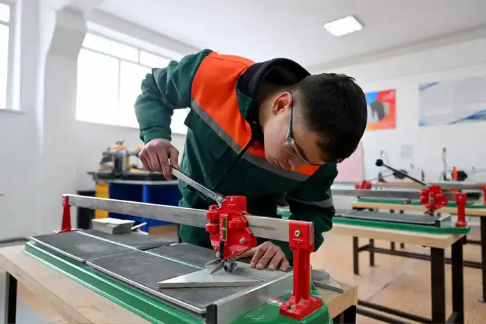 Глава региона ознакомился с работой Высшего колледжа геодезии, картографии и строительства (5)