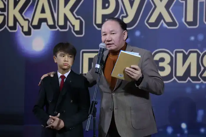 Ербол Карашукеев наградил победителей II республиканского литературного конкурса «Асқақ рухты Әулиеата» (10)