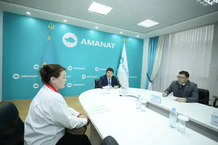 Нурдаулет Килыбай провёл общественный приём на площадке партии (6)