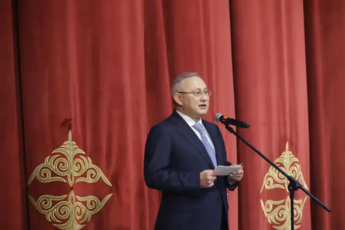 В Жетісу торжественно отметили присвоение академического статуса драматическому театру имени Бикен Римовой (2)