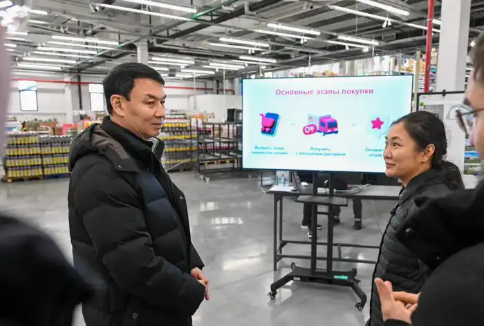 Аким Алматы Дархан Сатыбалды ознакомился с работой нового логистического комплекса Magnum E-commerce в Алатауском районе (3)