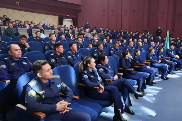 В Астане ветерана Сил воздушной обороны Копена Ахмадиева поздравили с юбилеем (5)