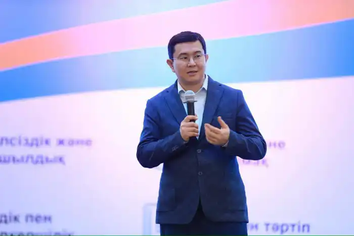 В Актобе авторы QazVac и эксперты в сфере медицины обсудили с будущими врачами национальные ценности (4)