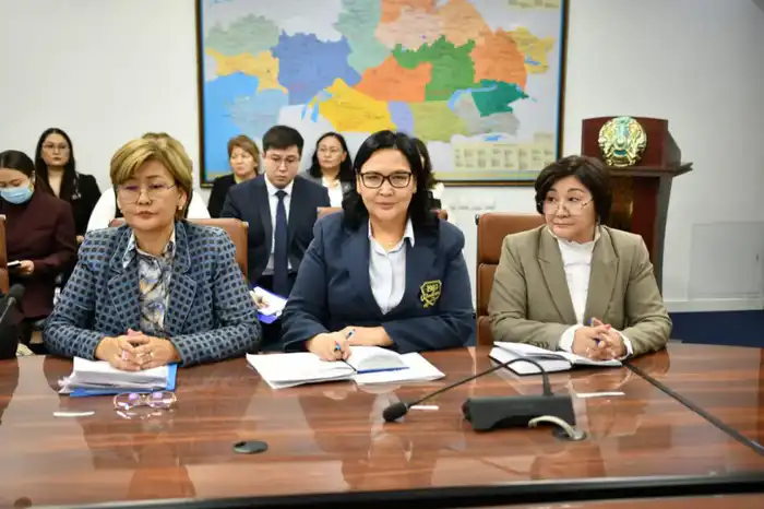 Состоялось совещание под председательством Министра просвещения Республики Казахстан Жулдыз Сулейменовой с руководителями территориальных департаментов по обеспечению качества в сфере образования (3)