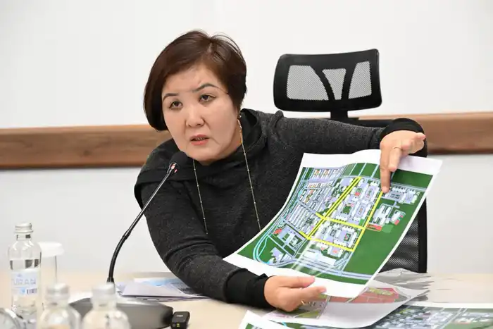 Аким Алматы Дархан Сатыбалды провел прием граждан (5)