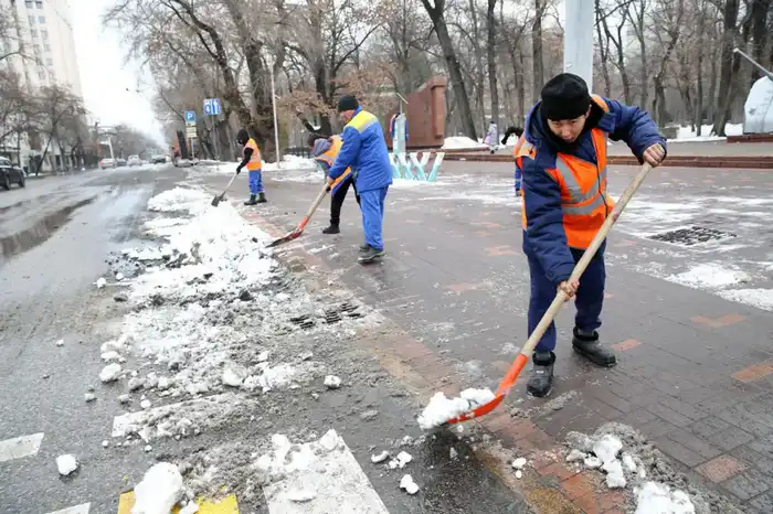 В Алматы будет усилена готовность коммунальных служб к новогодним праздникам (9)