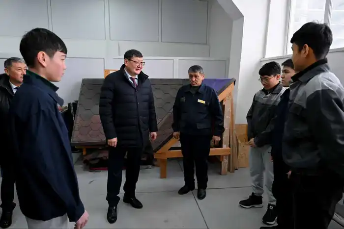 Глава региона ознакомился с работой Высшего колледжа геодезии, картографии и строительства (8)