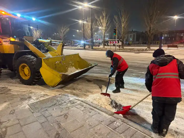 Свыше 1 тыс. единиц спецтехники задействовано в снегоуборочных работах днем в Астане (5)